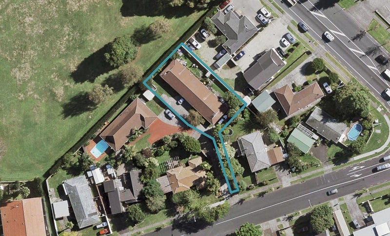 2/5 Walter Strevens Drive, Conifer Grove, Takanini - Carousel 1
