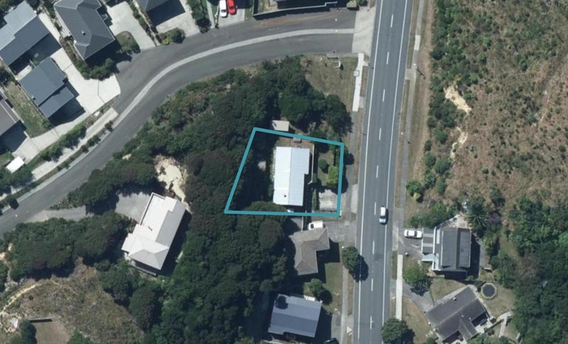 51 Omapere Street, Whitby, Porirua - Carousel 1