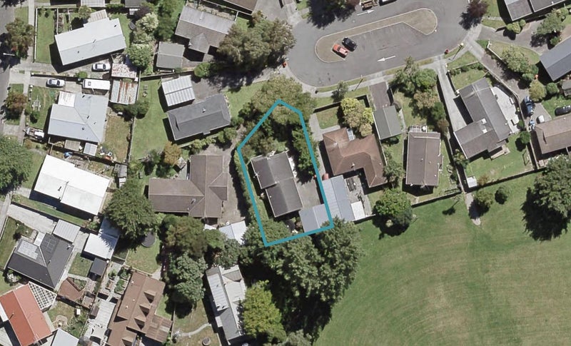 34 Memphis Grove, Totara Park, Upper Hutt - Carousel 1