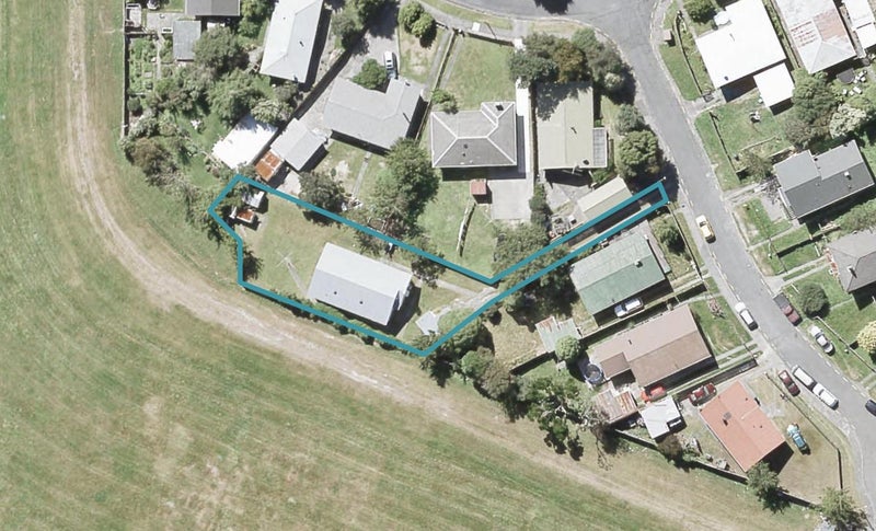 4 Ngaturi Grove, Wainuiomata, Lower Hutt - Carousel 1