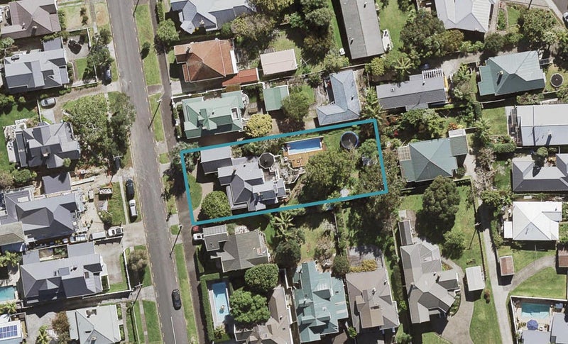 31 Richmond Avenue, Northcote Point, Auckland - Carousel 1
