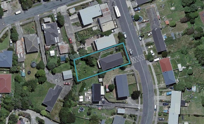 29 Bell Street, Tawa, Wellington - Carousel 1