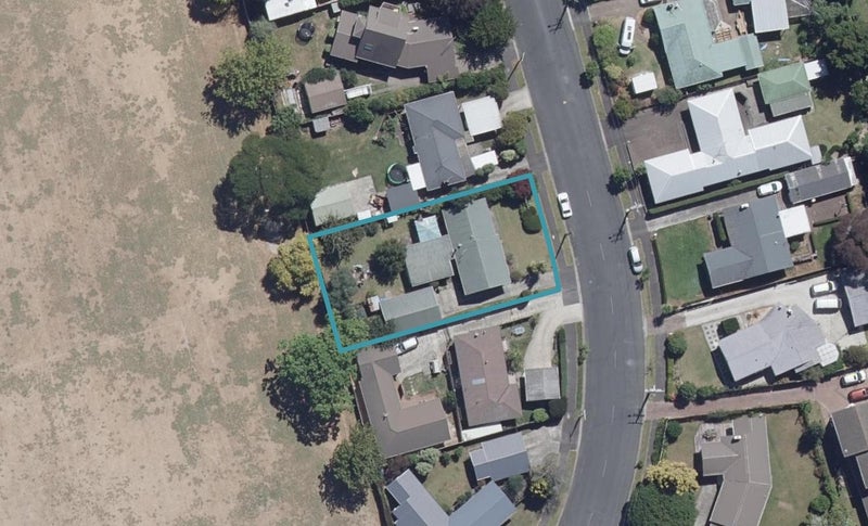 16 Berkley Avenue, Hillcrest, Hamilton - Carousel 1