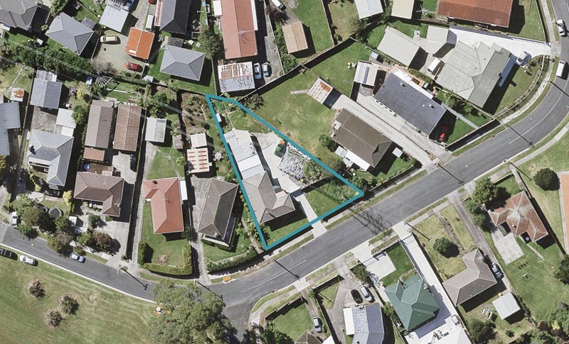 16 Dale Crescent, Pakuranga, Auckland - Carousel 1