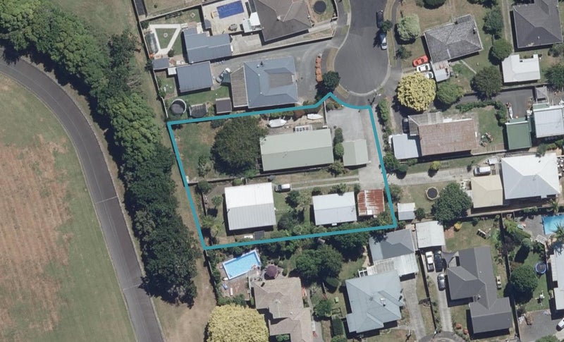 13 Somme Crescent, Hillcrest, Hamilton - Carousel 1