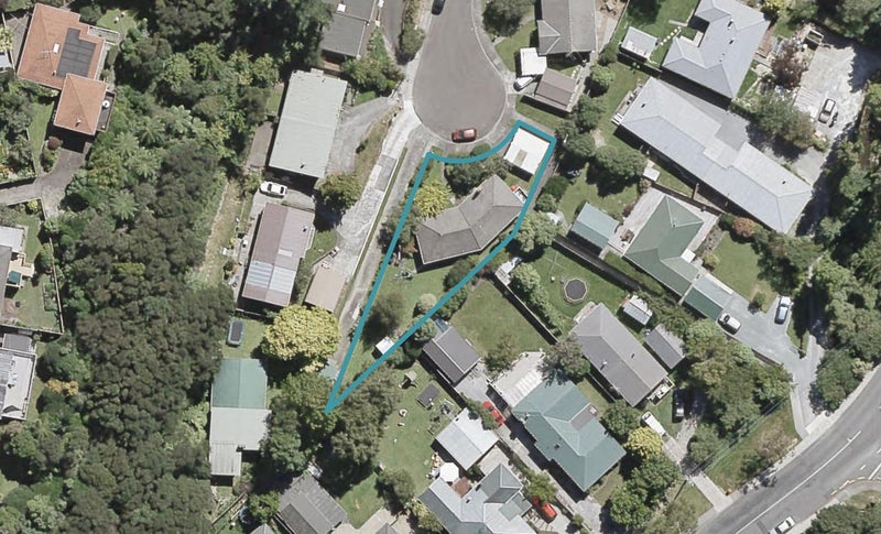 27 Deller Grove, Silverstream, Upper Hutt - Carousel 1