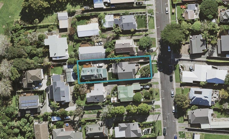 2/30 Gladstone Road, Northcote, Auckland - Carousel 1