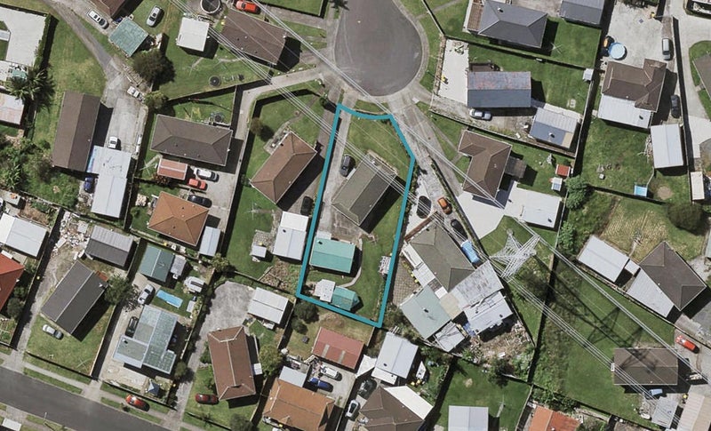11 Lema Place, Clover Park, Auckland - Carousel 1