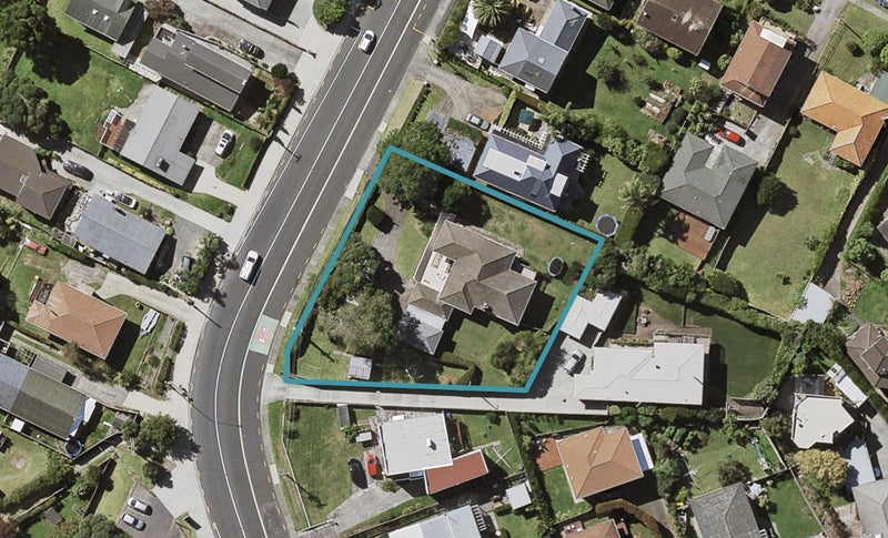 2/71 Forrest Hill Road, Milford, Auckland - Carousel 1