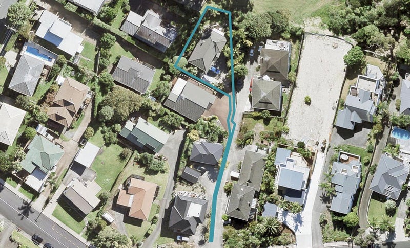 19B Mizpah Road, Waiake, Auckland - Carousel 1