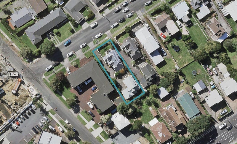2/30 Lomond Street, Takapuna, Auckland - Carousel 1
