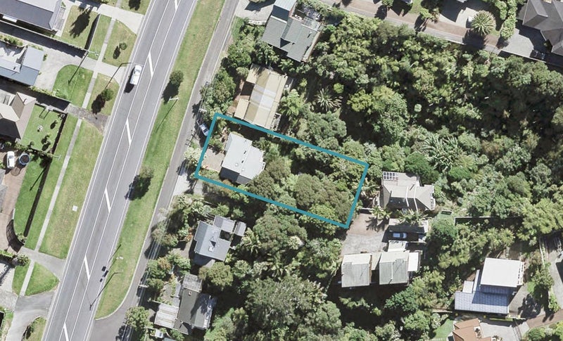 811 East Coast Road, Northcross, Auckland - Carousel 1