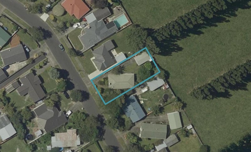 43 Ruamahanga Crescent, Terrace End, Palmerston North - Carousel 1
