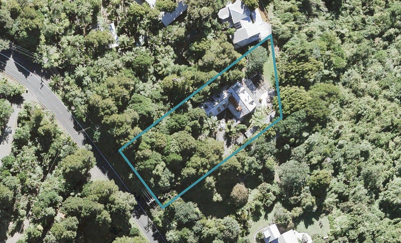 563 Scenic Drive, Waiatarua, Auckland - Carousel 1