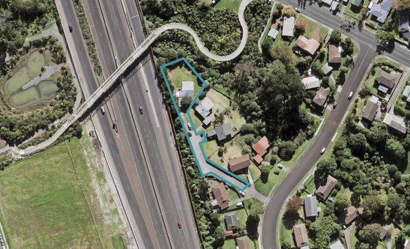 13 Holmes Drive, West Harbour, Auckland - Carousel 1