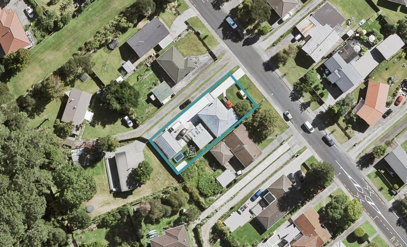 42 Castleford Street, Green Bay, Auckland - Carousel 1
