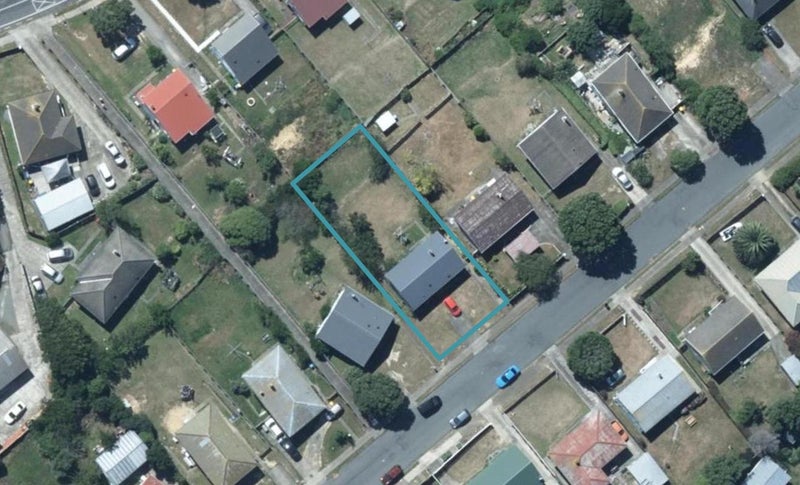 27 Arahura Crescent, Waitangirua, Porirua - Carousel 1