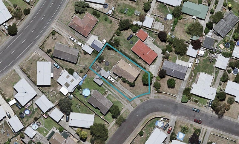 12 Cortes Crescent, Flaxmere, Hastings - Carousel 1
