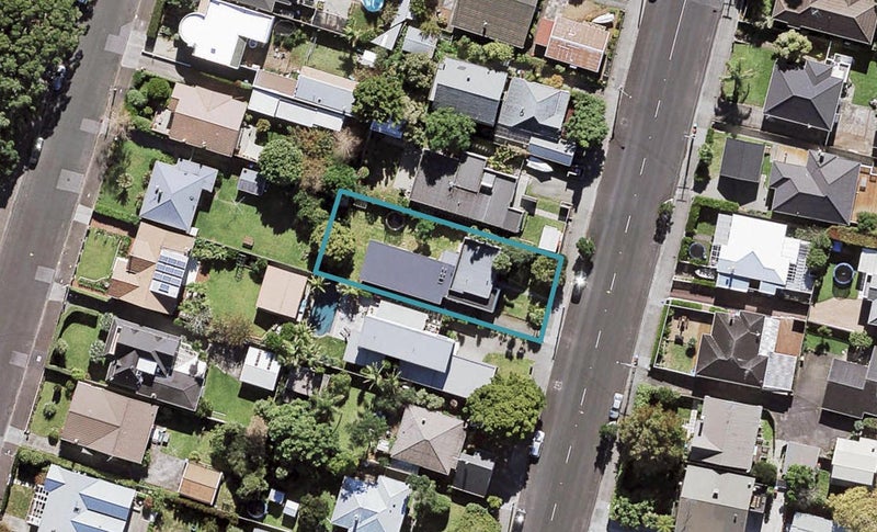 438 Point Chevalier Road, Point Chevalier, Auckland - Carousel 1