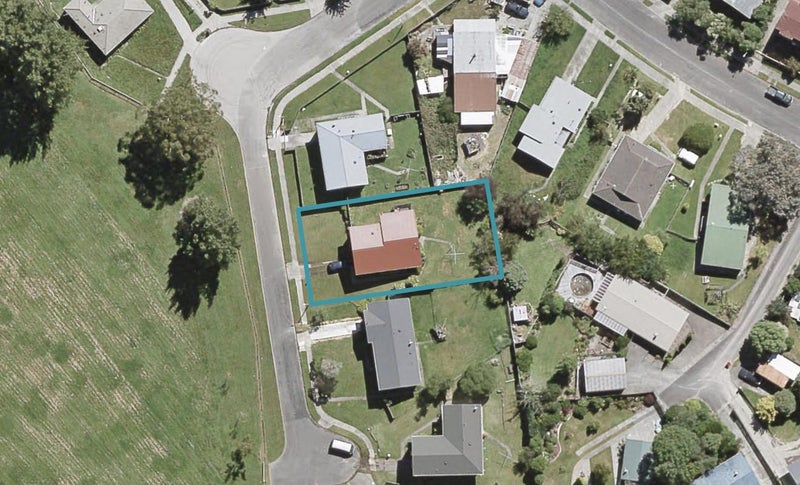 30 Edelweiss Grove, Timberlea, Upper Hutt - Carousel 1