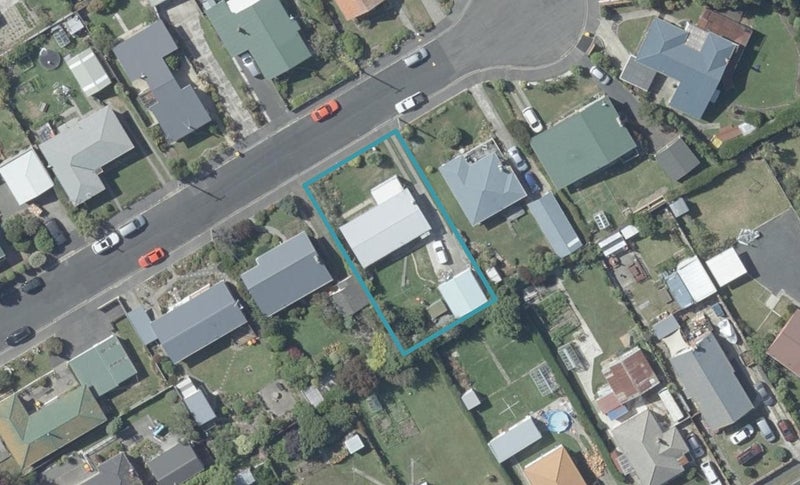 8 Erskine Place, Saint Clair, Dunedin - Carousel 1