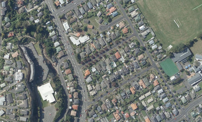 10 Wycolla Avenue, Saint Clair, Dunedin - Carousel 1