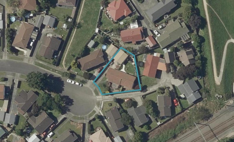 81 Geraldine Crescent, Cloverlea, Palmerston North - Carousel 1