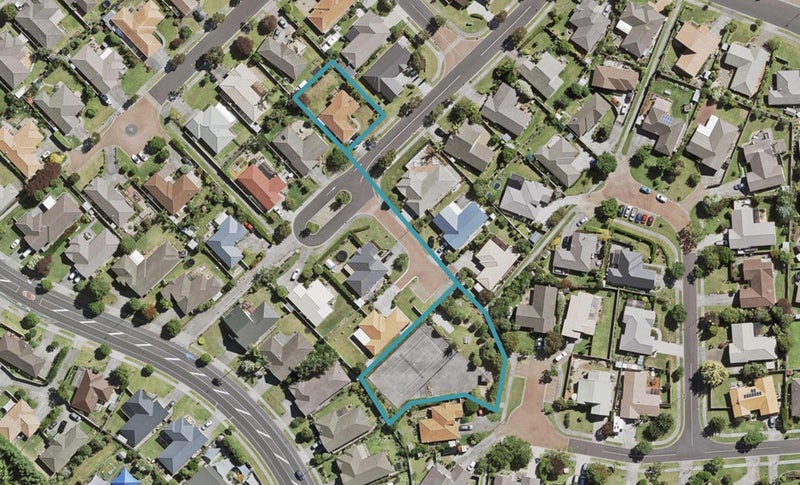 7 Freestone Place, Henderson, Auckland - Carousel 1