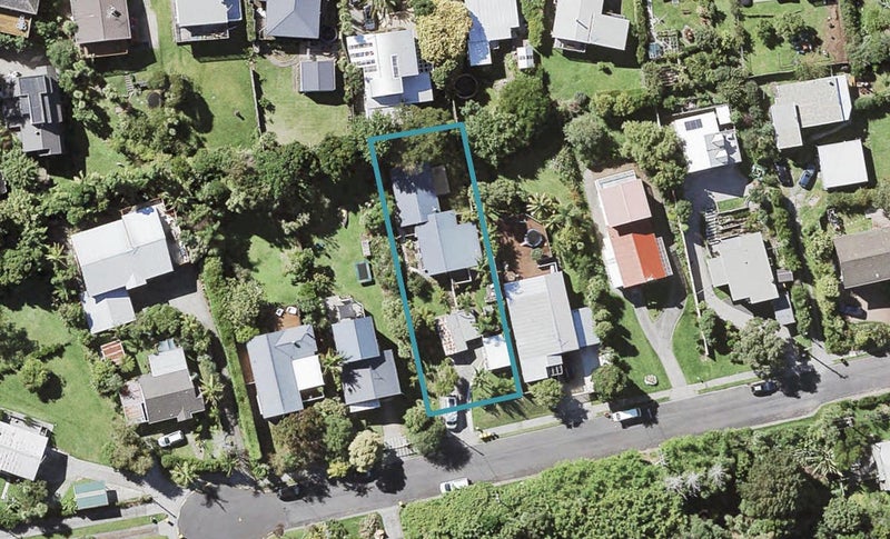2/11 Montana Avenue, Murrays Bay, Auckland - Carousel 1