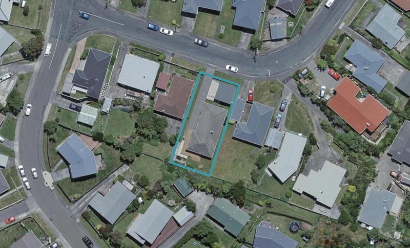 29 Cotswold Crescent, Newlands, Wellington - Carousel 1