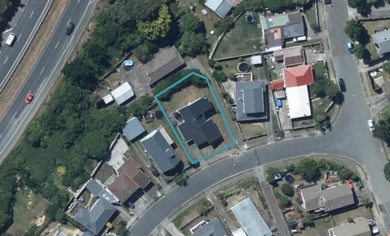 8 Japonica Crescent, Ranui, Porirua - Carousel 1