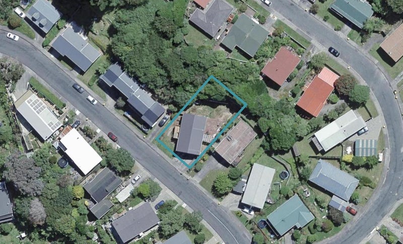 11 Hazlewood Avenue, Karori, Wellington - Carousel 1