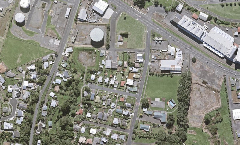 4B Harbour Street, Moturoa, New Plymouth - Carousel 1