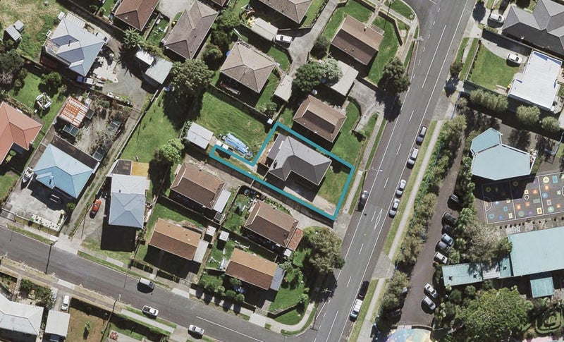 84B Mountain Road, Mangere Bridge, Auckland - Carousel 1