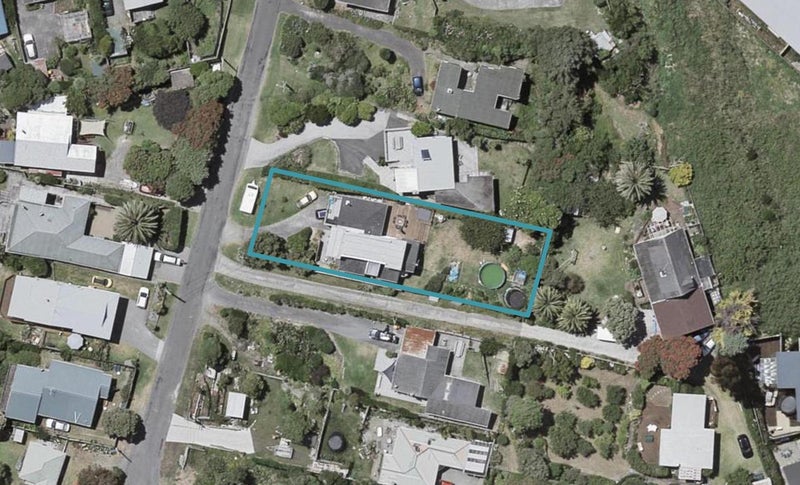 11 Mckenzie Avenue, Raumati South, Paraparaumu - Carousel 1