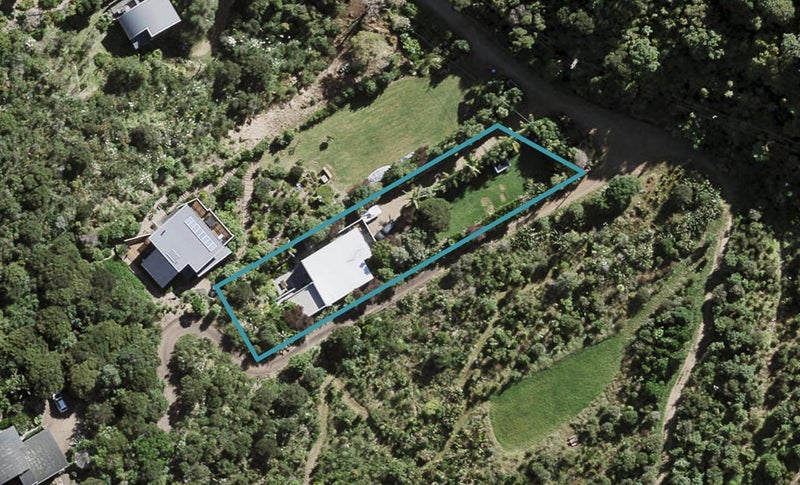 13 Empire Avenue, Oneroa, Waiheke Island - Carousel 1