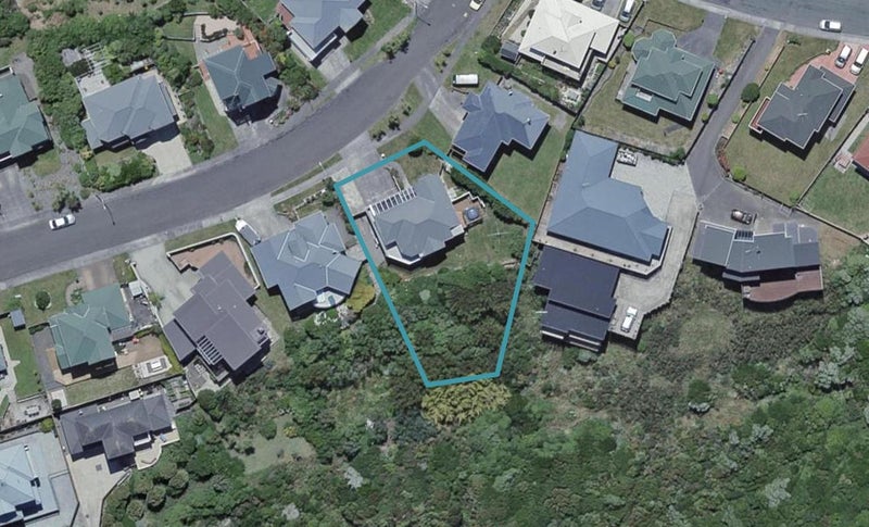 62 Dress Circle, Newlands, Wellington - Carousel 1