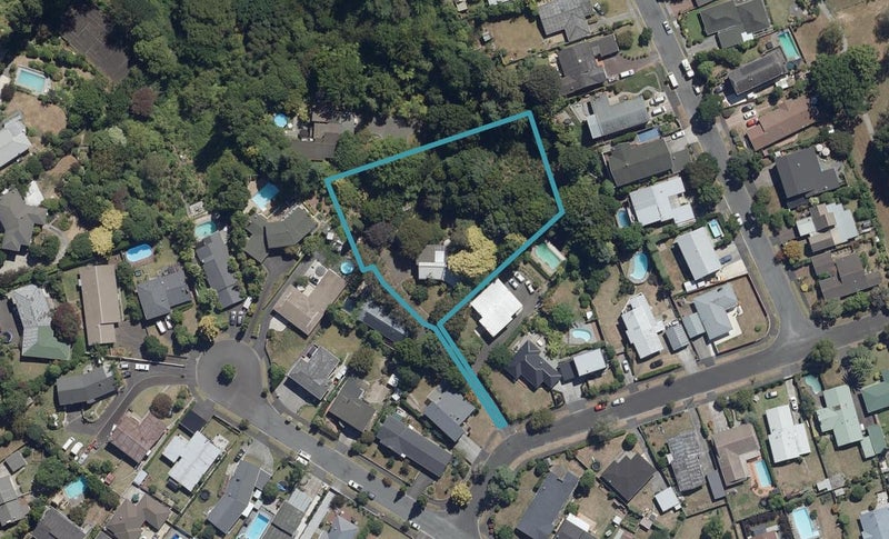 7 Clements Crescent, Queenwood, Hamilton - Carousel 1