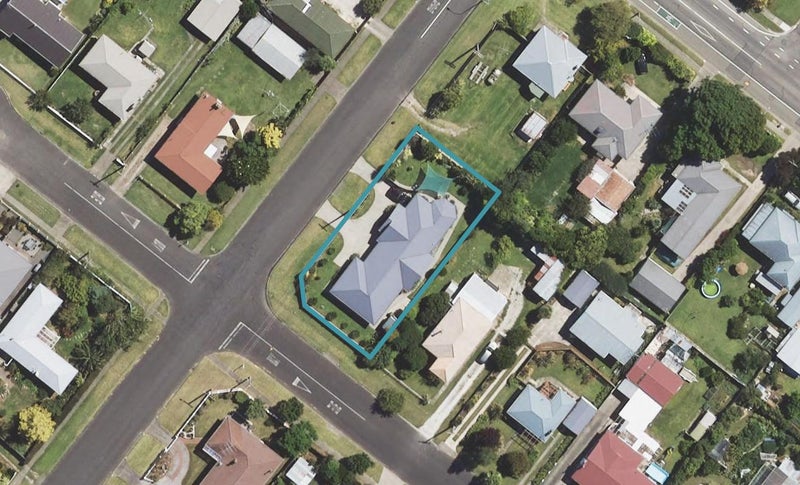 11 Charles Street, Riverdale, Gisborne - Carousel 1