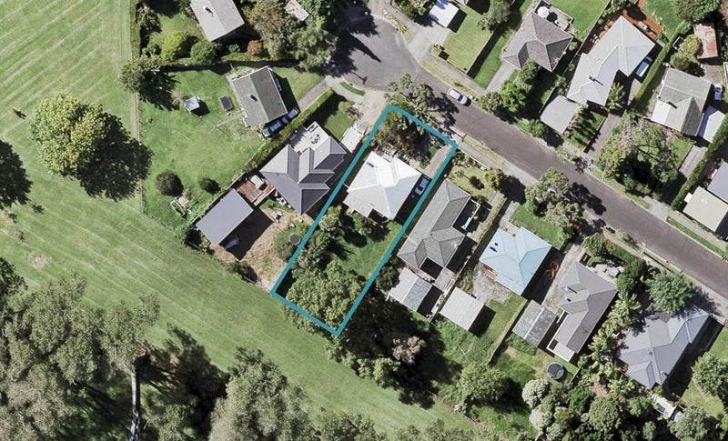 10 Bromley Place, Glen Innes, Auckland - Carousel 1