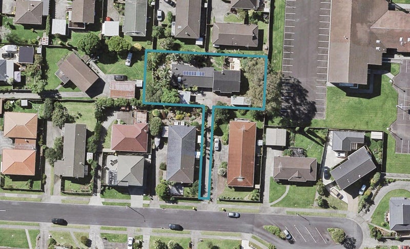 1/12 Benygloe Place, Highland Park, Auckland - Carousel 1