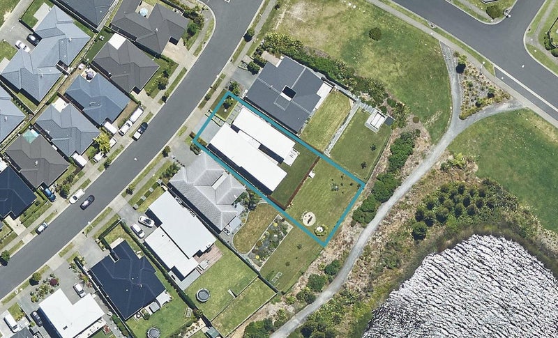 37 Landing Drive, Pyes Pa, Tauranga - Carousel 1