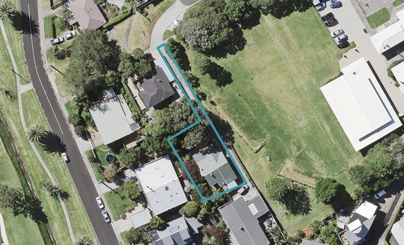 4 Morrison Avenue, Narrow Neck, Auckland - Carousel 1