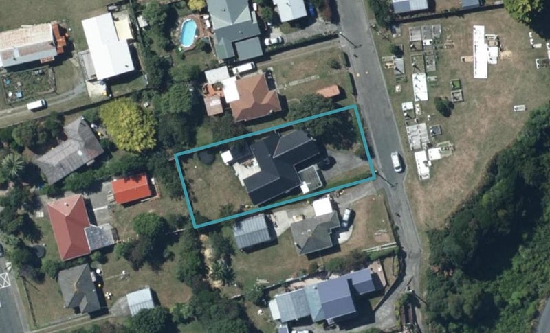 14 Mataiwhetu Street, Takapuwahia, Porirua - Carousel 1