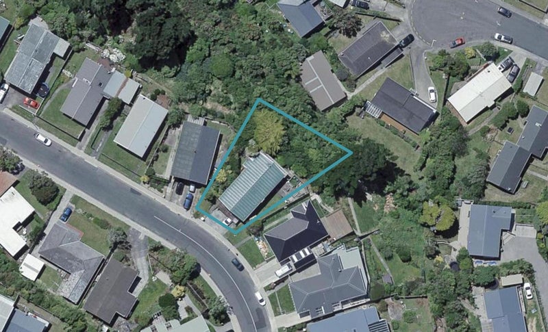 56 Somes Crescent, Newlands, Wellington - Carousel 1