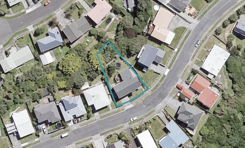 22 Maple Grove, Maungaraki, Lower Hutt - Carousel 1