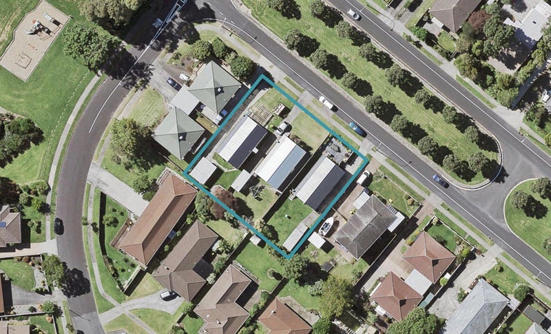2/35 Highland Park Drive, Highland Park, Auckland - Carousel 1
