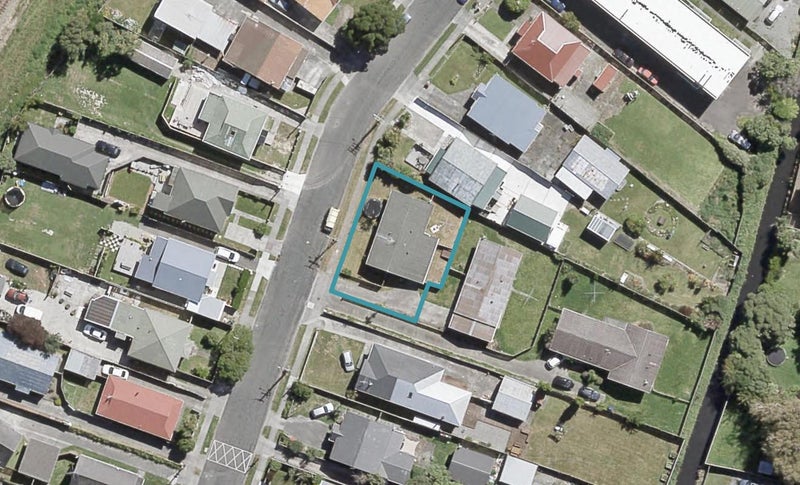 38 Awamutu Grove, Waiwhetu, Lower Hutt - Carousel 1