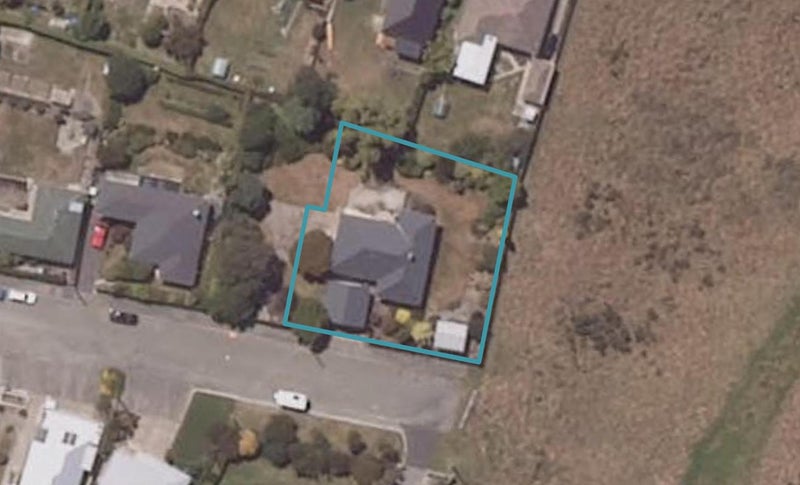 1 Selwyn Street, South Hill, Oamaru - Carousel 1