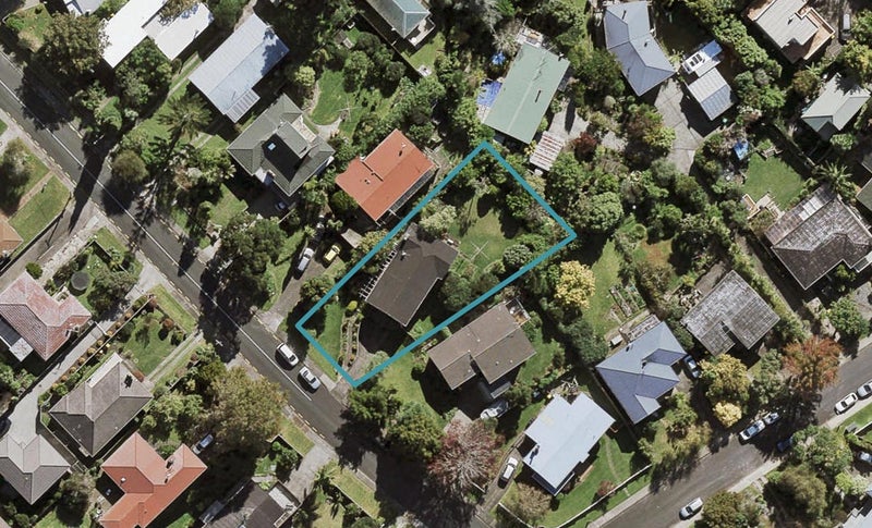 14 Deuxberry Avenue, Northcote, Auckland - Carousel 1